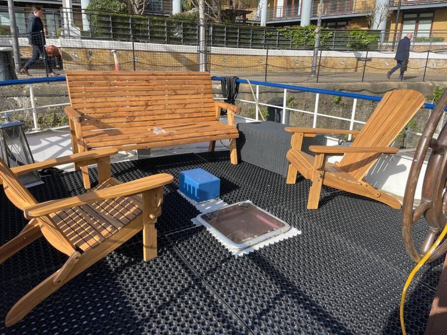 Historic Dutch Barge, Idyllic Location Hotel London Exterior photo