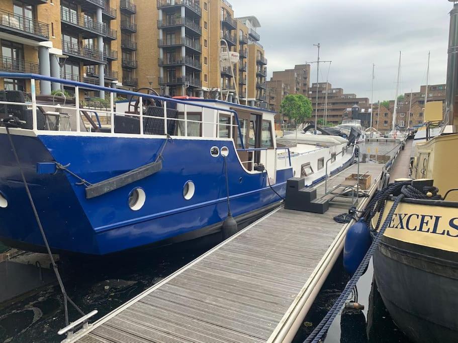 Historic Dutch Barge, Idyllic Location Hotel London Exterior photo